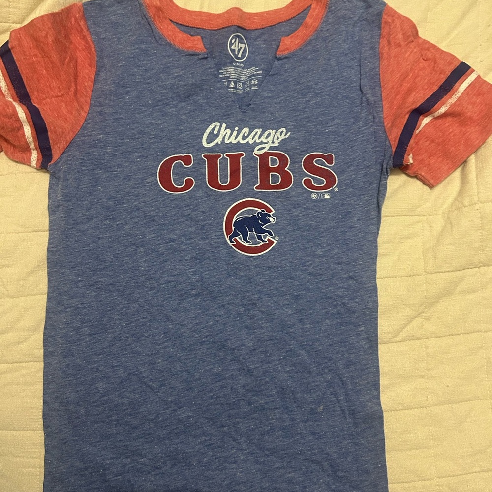 47 women’s Chicago Cubs Blue and Red T-Shirt